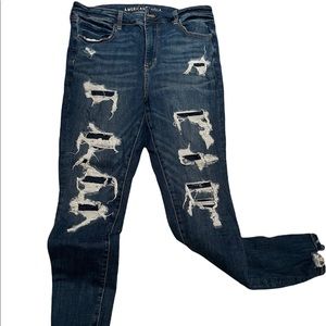 ✨High waisted distressed jeans✨